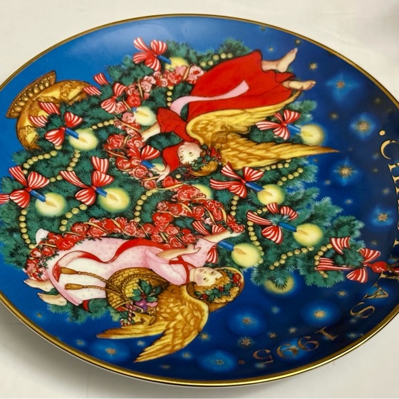 1995 Avon Christmas Plate Trimming the Tree Peggy Toole Gold Trim Collectible - Picture 6 of 15